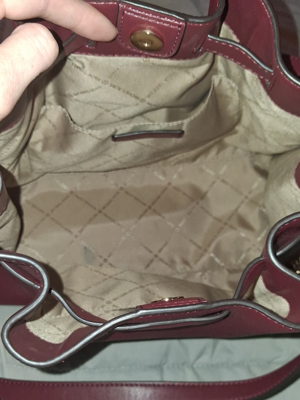 Michael Kors Burgundy Leather Shoulder Bag with Gold Chain Accents - Picture 6 of 9